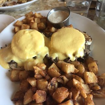 Daily Dose Old Town Bar & Grill - Roasted Top Sirloin Benedict - Breakfast & Brunch Near Me - Scottsdale, Arizona