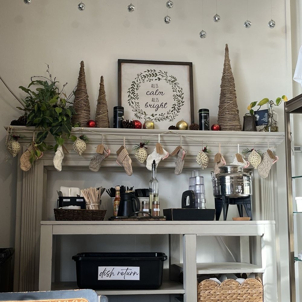 POUR 818 - Holiday decoration - Coffee & Tea Near Me - Cottage Grove, Oregon POUR 818 - Holiday decoration - Coffee & Tea Near Me - Cottage Grove, Oregon