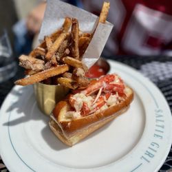Saltie Girl - Warm lobster roll