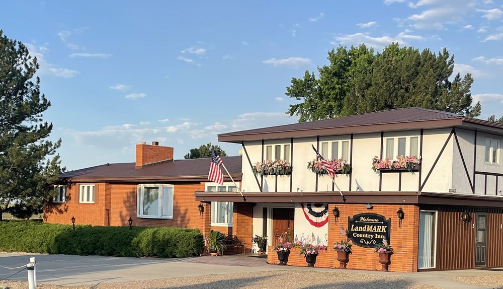 LANDMARK COUNTRY INN Updated June 2024 65 Photos & 21 Reviews