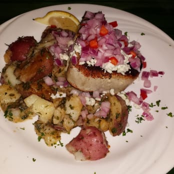 Tautog's Restaurant - Blackened tuna at Tautogs - Seafood Near Me - Virginia Beach, Virginia