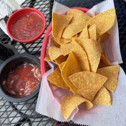 Cielito Lindo Mexican Restaurant - Chips and salsa