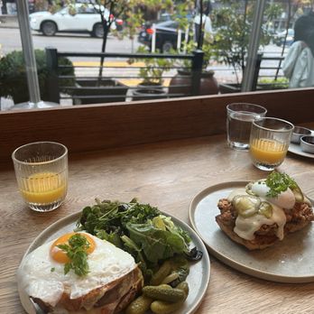 Maxine's Cafe & Bar - Bars Near Me - Vancouver, British Columbia Maxine's Cafe & Bar - Bars Near Me - Vancouver, British Columbia