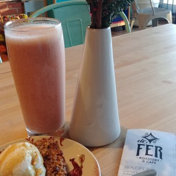 De Fer Coffee - Baked oatmeal bar with fruit smoothie - Coffee & Tea Near Me - Pittsburgh, Pennsylvania De Fer Coffee - Baked oatmeal bar with fruit smoothie - Coffee & Tea Near Me - Pittsburgh, Pennsylvania