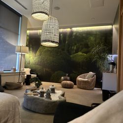 Jalan Facial Spa - Cozy area where you get to relax and decompress. They provide blankets because it does get chilly with the AC.