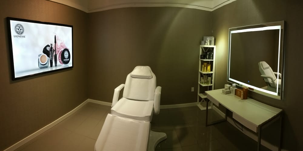 Lionesse Beauty Bar Logo