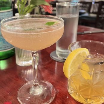 Garvan's Gastropub - Grapefruit Prosecco cocktail - Gastropubs Near Me - New Paltz, New York