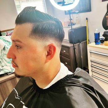 Bastrop's Classic Cuts & Shaves - Men's Hair Salons Near Me - Bastrop, Texas Bastrop's Classic Cuts & Shaves - Men's Hair Salons Near Me - Bastrop, Texas