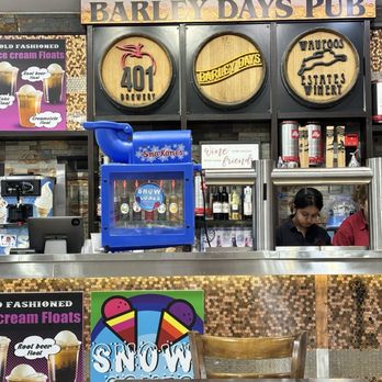 Short Trips Bus Tours & Weekend Getaways - Bar at the big apple - Bus Tours Near Me - Toronto, Ontario Short Trips Bus Tours & Weekend Getaways - Bar at the big apple - Bus Tours Near Me - Toronto, Ontario
