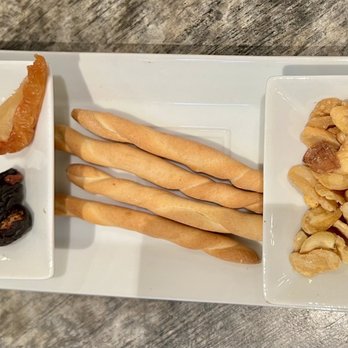 Rodney Strong Vineyards - Snacks provided during wine tasting - Wineries Near Me - Healdsburg, California Rodney Strong Vineyards - Snacks provided during wine tasting - Wineries Near Me - Healdsburg, California