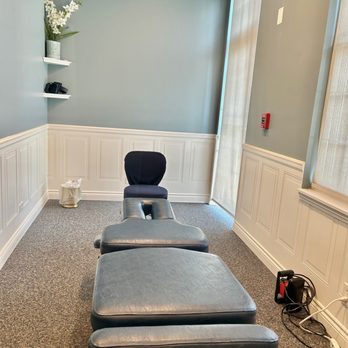 Sandman Chiropractic - Healing Treatment Room - Chiropractors Near Me - Bloomingdale, Illinois Sandman Chiropractic - Healing Treatment Room - Chiropractors Near Me - Bloomingdale, Illinois