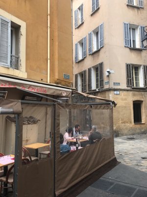Le bouche à Oreille by null