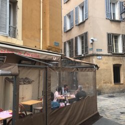 Le Bouche à Oreille
