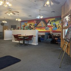 Leon's Mexican Restaurant - Inside
