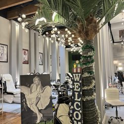 Popular Nail Bar - Scenery