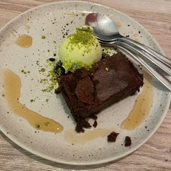 Olympique - Brownie with pistachio ice cream