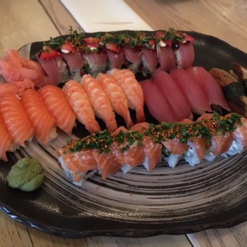Izakaya Koi - 30 stk sushi anretning - Japanese Near Me - Malmö, Alberta Izakaya Koi - 30 stk sushi anretning - Japanese Near Me - Malmö, Alberta