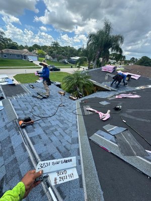 Marvin CX Construcción Roofing Logo