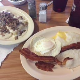 Eggs,bacon,grits,Sausage gravy and biscuits!  Great food, great service!