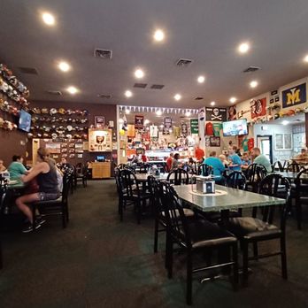 Chet & Matt's Pizza - Very large dining room - Pizza Near Me - Sandusky, Ohio