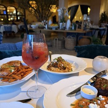 Petros On Sunset - Table ambiance - Venues & Event Spaces Near Me - West Hollywood, California Petros On Sunset - Table ambiance - Venues & Event Spaces Near Me - West Hollywood, California