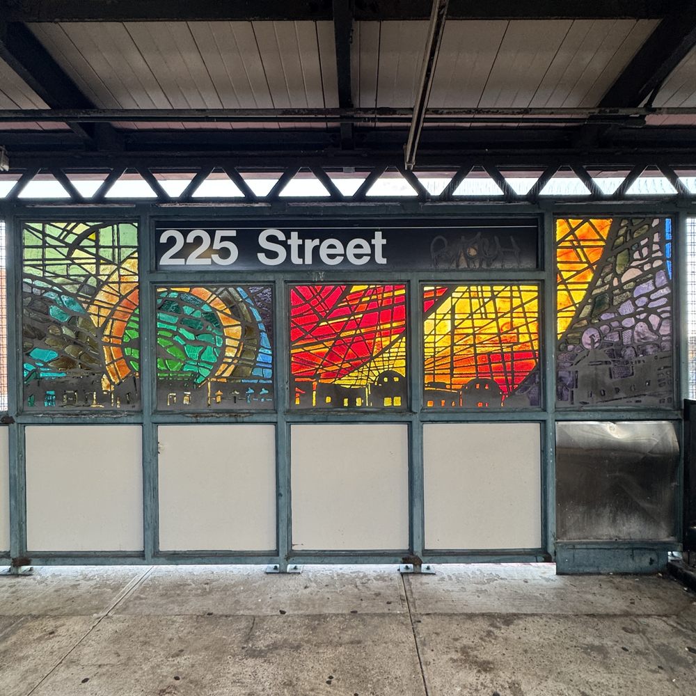 MTA - 225th St - 225th St Subway Station (2,5) - Nicky Enright "Universal City" 2006, 241st-bound Platform - Metro Stations Near Me - The Bronx, New York