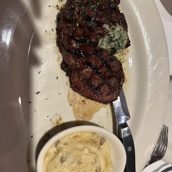 Weber Grill Restaurant - Barbeque Near Me - Chicago, Illinois