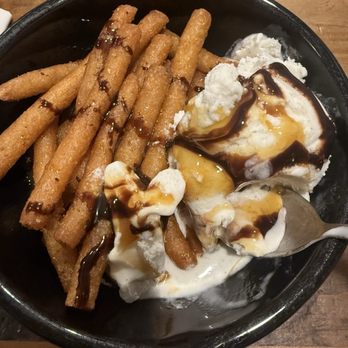 Ozy's Bar & Grill - Salted Carmel funnel cake fries - Nightlife Near Me - Clarksville, Pennsylvania