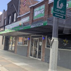 Weasy's Lounge & Grille - Outside entrance