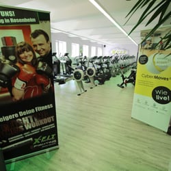 X-Pack Fitnessstudio - Mega Ausdauer-Bereich von Technogym