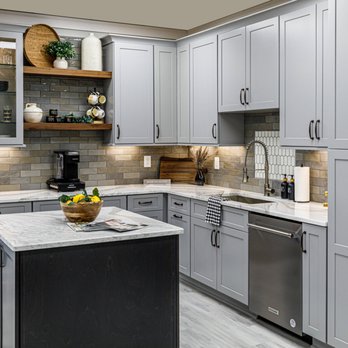 Design Craft Kitchen & Bath - a kitchen with a center island - General Contractors Near Me - Brentwood, Tennessee Design Craft Kitchen & Bath - a kitchen with a center island - General Contractors Near Me - Brentwood, Tennessee