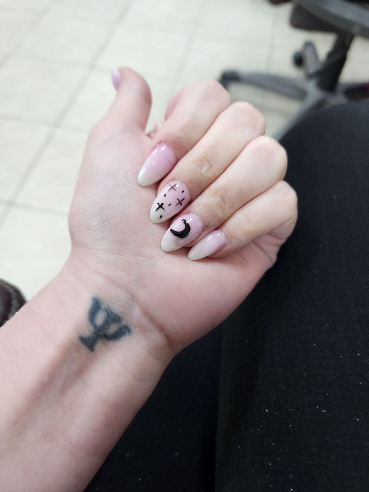 Vip Nail Logo
