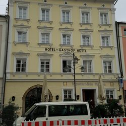 Hotel Höttl - Frontfassade Gssthof Höttl Deggendorf