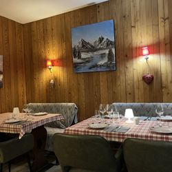 Aux Dix Vins - Tables and deco