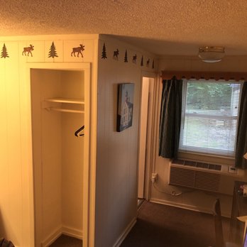 Interlochen Motel - Single Queen bedroom - Hotels Near Me - Interlochen, Michigan Interlochen Motel - Single Queen bedroom - Hotels Near Me - Interlochen, Michigan