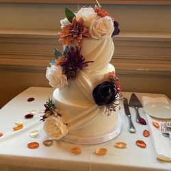 The Night Kitchen - Our gorgeous wedding cake!