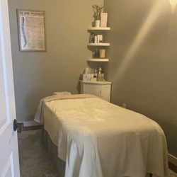 Mi Luna Massage - Massage therapy room