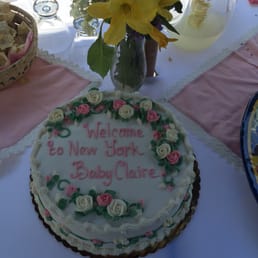 Such a pretty delicate looking cake. Beautiful. Such a pretty delicate looking cake. Beautiful.