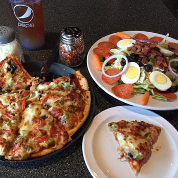 Mama's Pizza - Veggie pizza, Western salad, and an Arnold Palmer! - Pizza Near Me - Omaha, Nebraska Mama's Pizza - Veggie pizza, Western salad, and an Arnold Palmer! - Pizza Near Me - Omaha, Nebraska