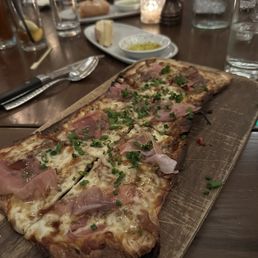 Prosciutto pizza