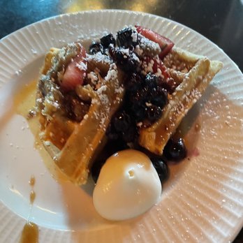 La Vie - Baklava waffle - Cocktail Bars Near Me - Washington, DC, District of Columbia
