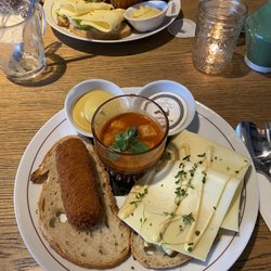 De Eendracht - The 12 o'Clock with tomato soup
