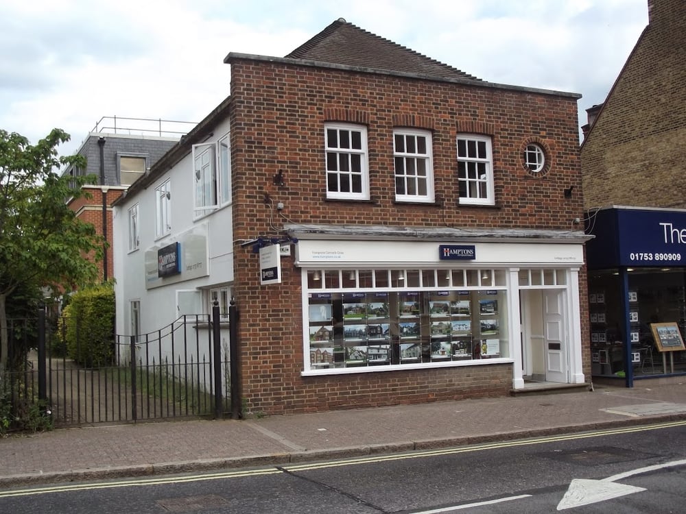 HAMPTONS INTERNATIONAL 36 Packhorse Road, Gerrards Cross