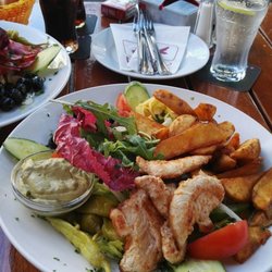Piano - Spanischer Salat mit Patatas Bravas und Hähnchenbrust (statt Chorizo)