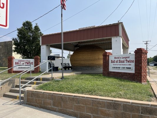 World's Largest Ball of Twine by null
