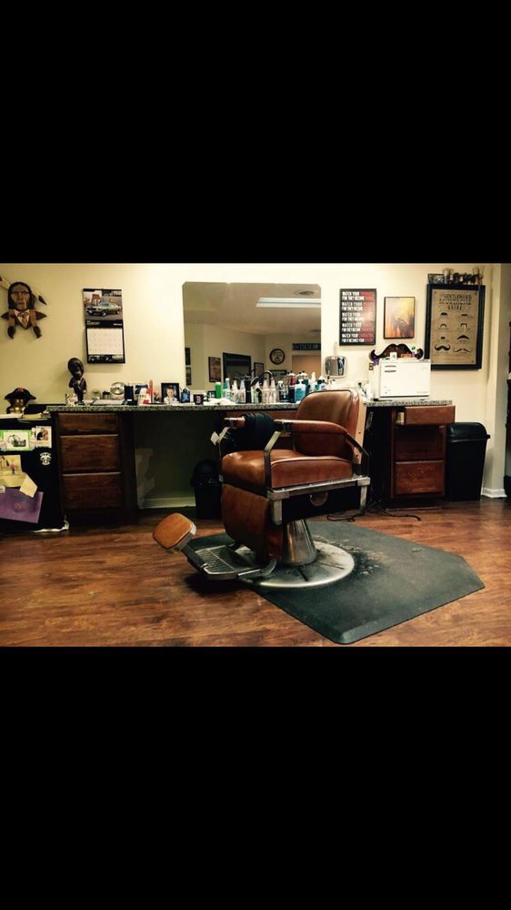 Andy's Barber Shop Logo