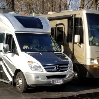 Gallaghers RV Rentals - Winnebago view - RV Rental Near Me - Hubbard, Ohio