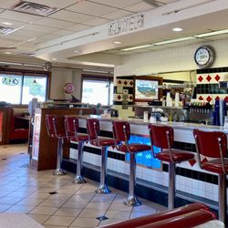 Tarts 50 Diner - Inside Tart's 50s Diner! It is absolutely adorable