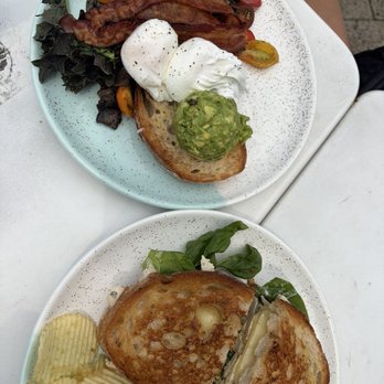 Bluestone Lane Tribeca - Chicken salad and breakfast - Coffee & Tea Near Me - New York, New York