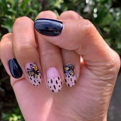 LU NU LA Nail Lab